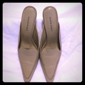 Karen Scott beige leather mules